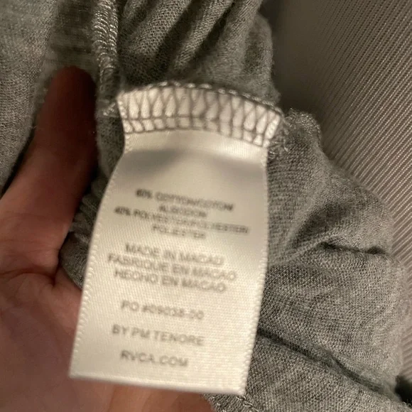 Very cool RVCA open back t-shirt - Picture 11 of 12